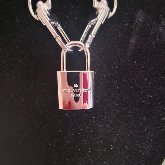 Authentic Silver Louis Vuitton lock and key - Picture 3 of 3